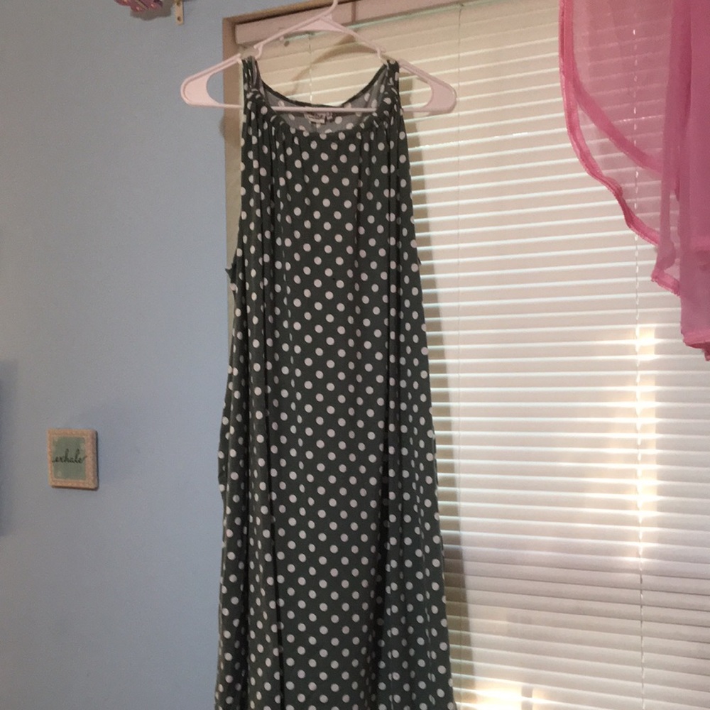 Green.sleeveless dress with white polka dots